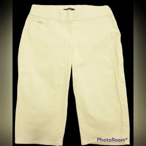 Woman's White Capri pants